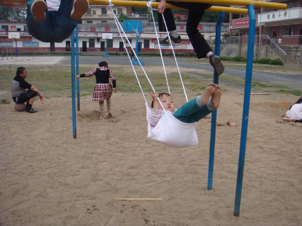 20140418昕昕、飘飘玩游戏