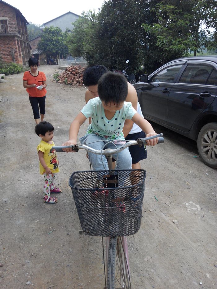 20150826昕昕学自行车