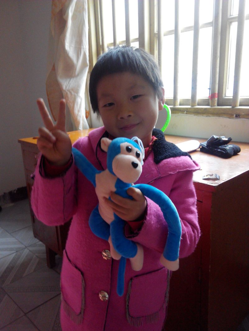 20151114昕昕和猴子公仔