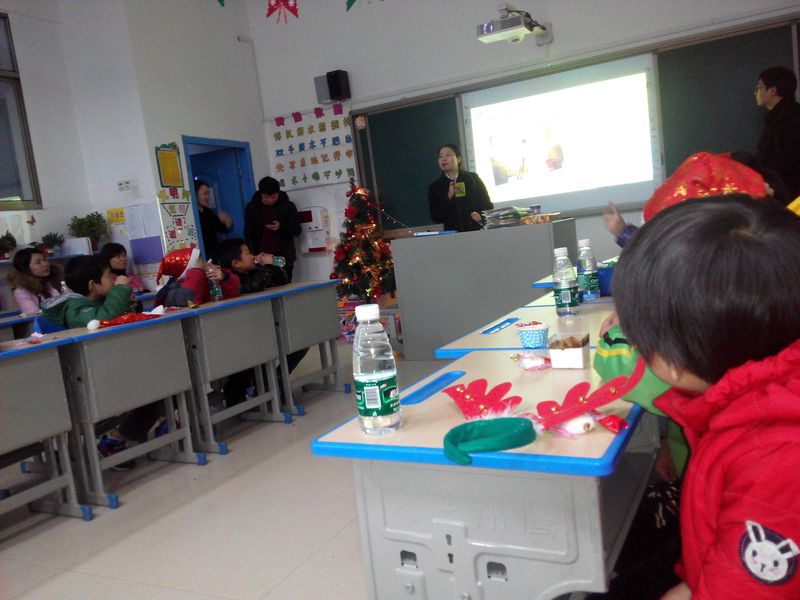 20151225昕昕参加圣诞晚会