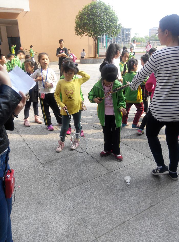 20160421昕昕羽毛球练习和比赛