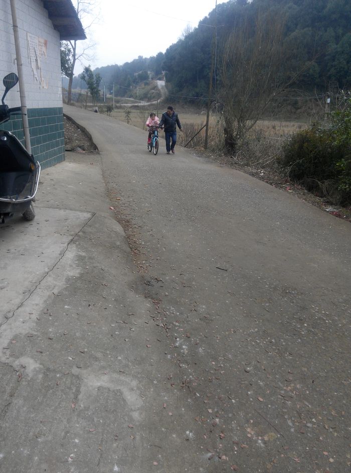 20170206在姨奶奶家练习自行车