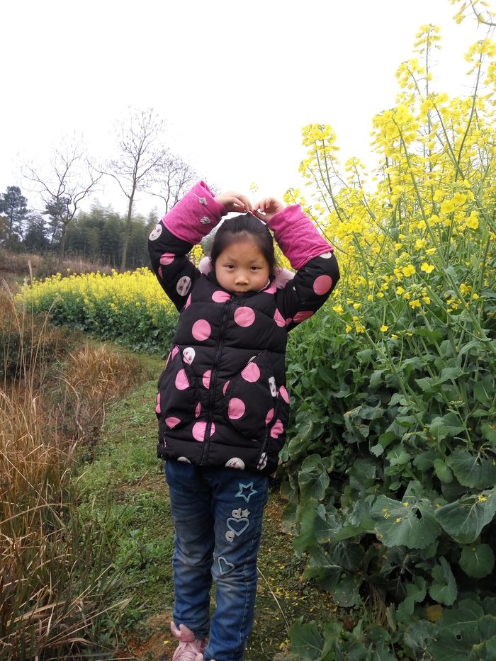 20170317花丛中的昕昕-在婆婆家