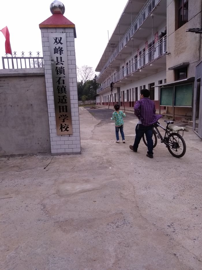 20170404昕昕骑自行车游玩