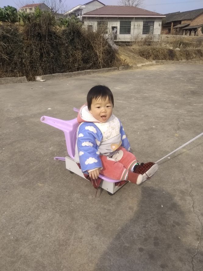 20180208奇奇的滑板椅