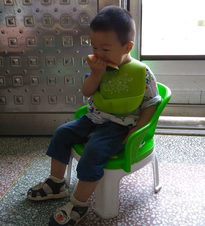 20180618昕奇吃西瓜