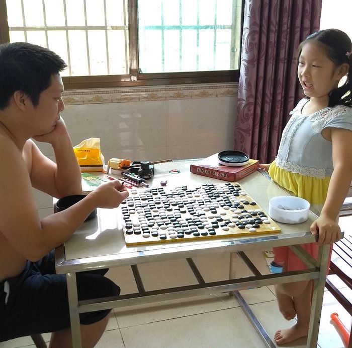 20180815昕昕和爸爸下棋