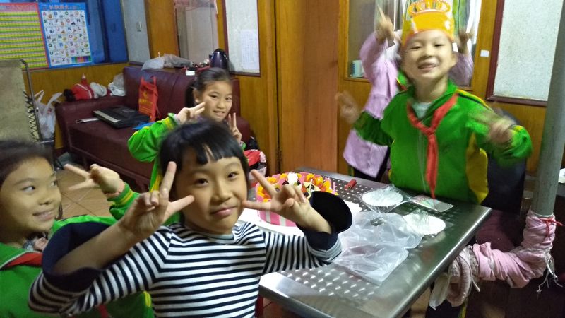 20181102昕昕和小伙伴们过生日