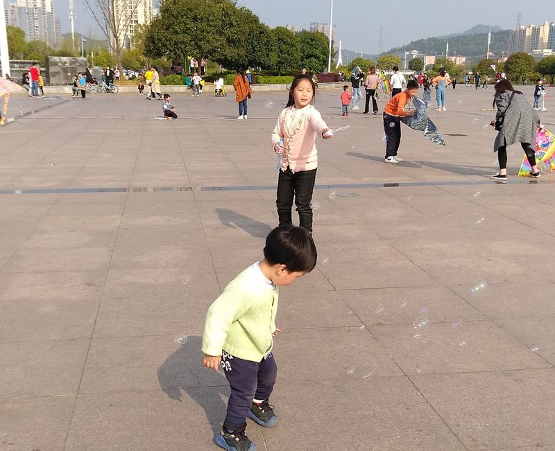 20190330昕奇在公园