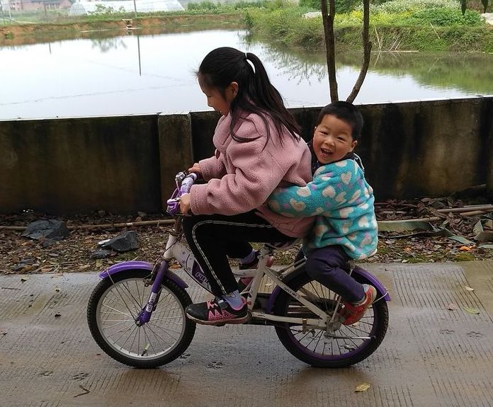 20200404骑车抓鸡