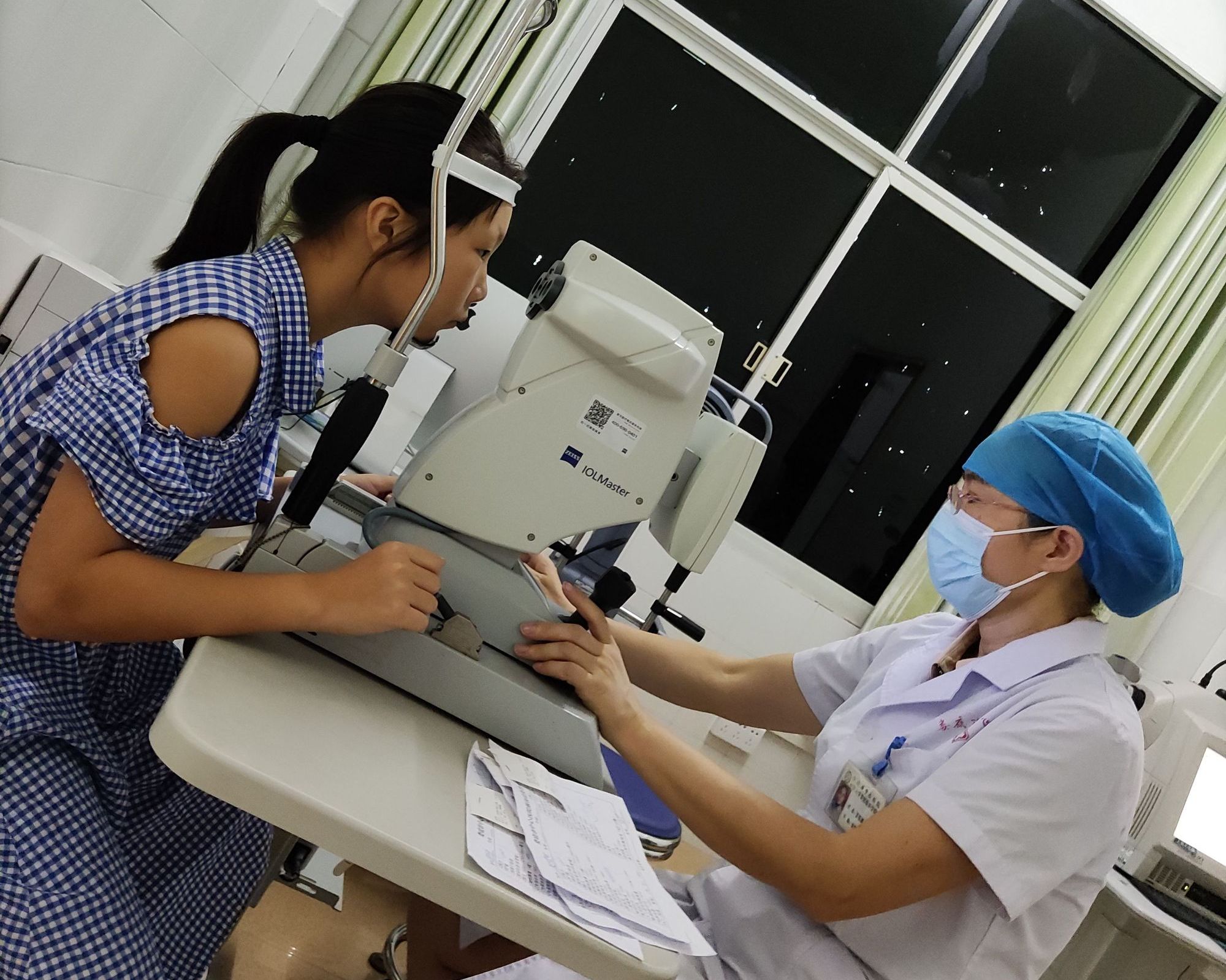 20200820昕昕检查视力