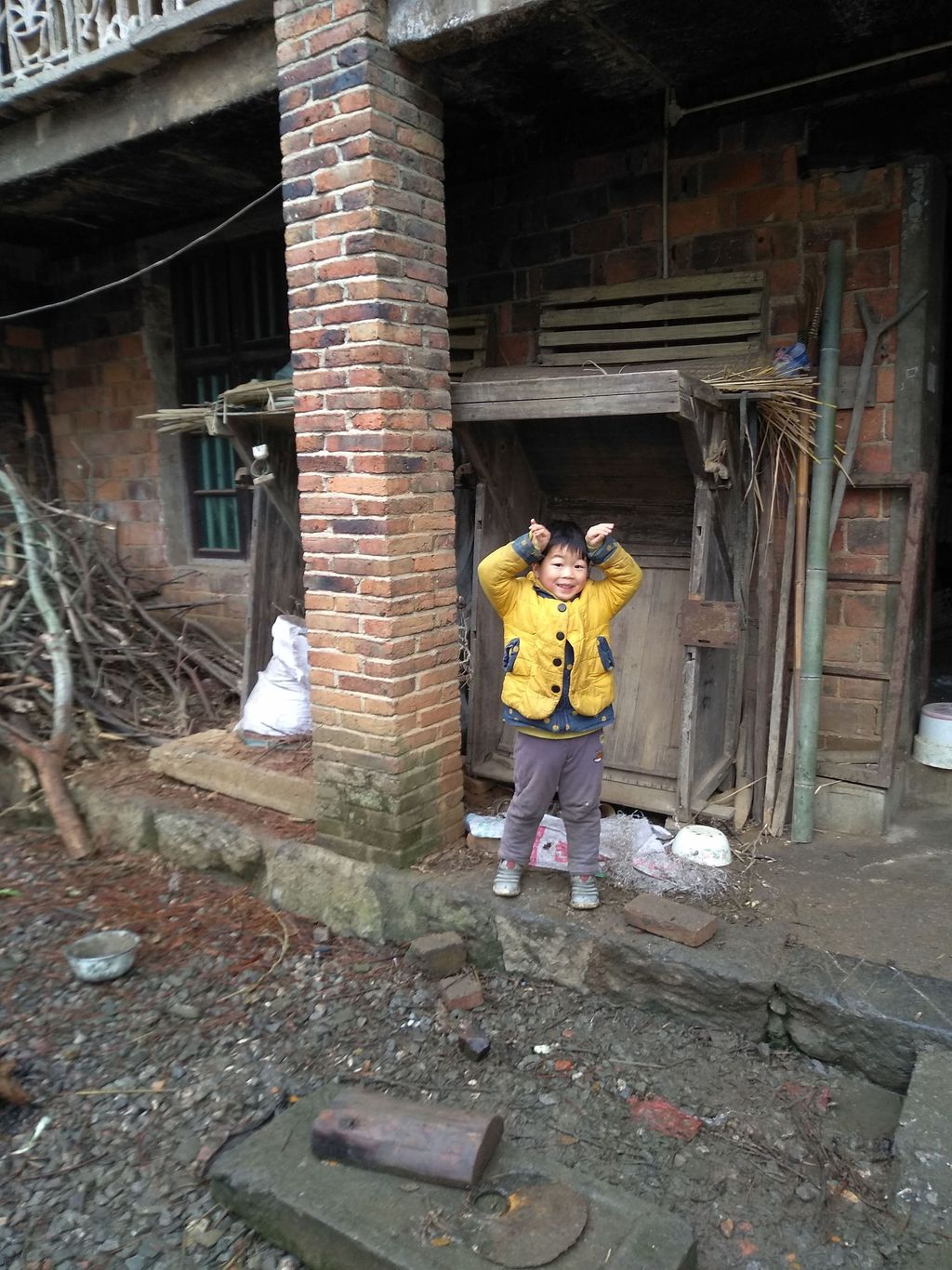 20210205奇奇在凡平爬树