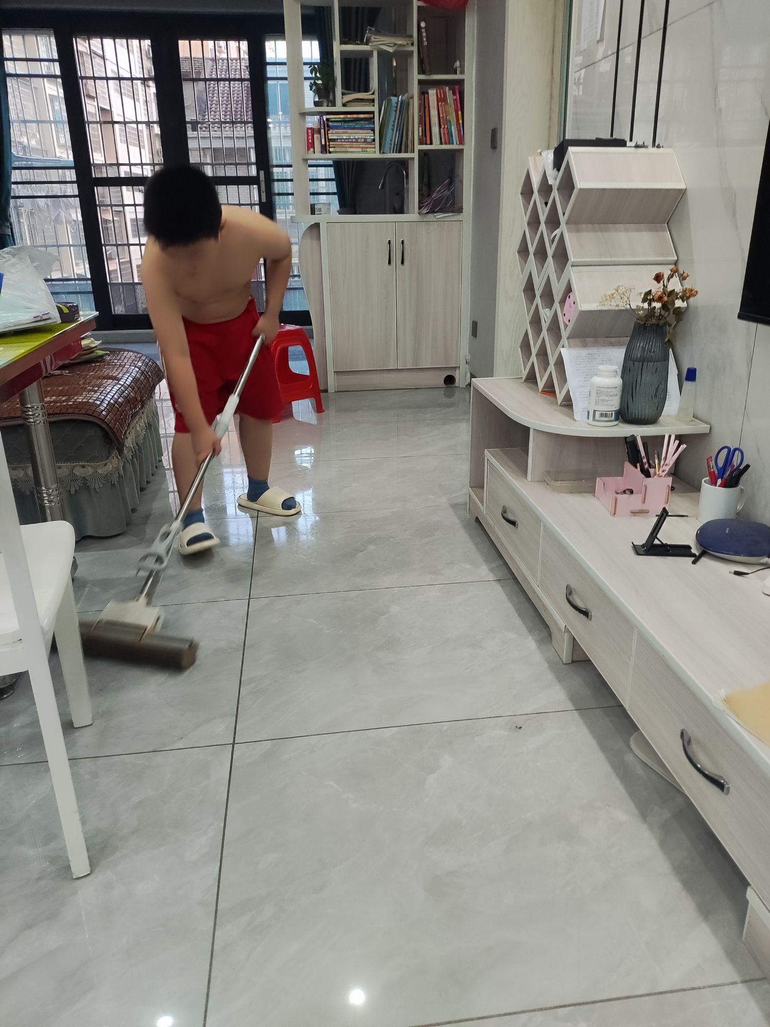 20250711奇奇拖地